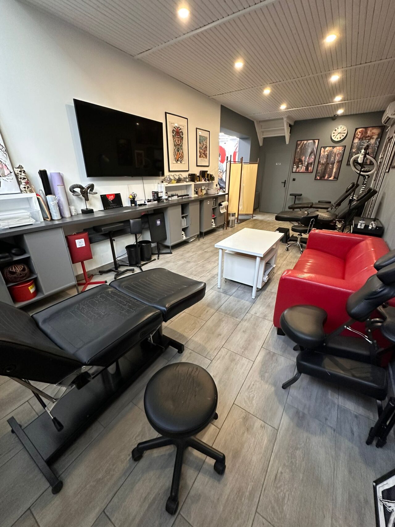 Wnętrze Studio Tatuażu Yakuza przy ulicy Targowej 68 w Warszawie